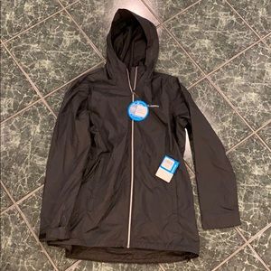 Columbia windbreaker water resistant